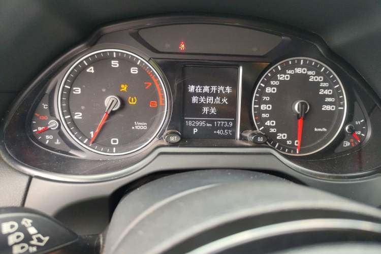 Used Audi Q5 2016 40 TFSI Technology Edition Odometer Close Up