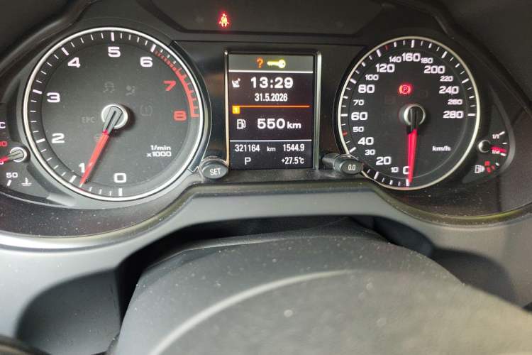 Used Audi Q5 2016 40 TFSI Comfort Model Odometer Close Up