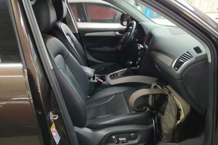 Used Audi Q5 2016 40 TFSI Trendy Edition Right Front Seat