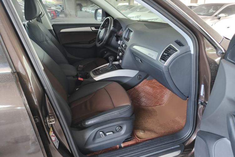 Used Audi Q5 2016 40 TFSI Technology Edition Right Front Seat