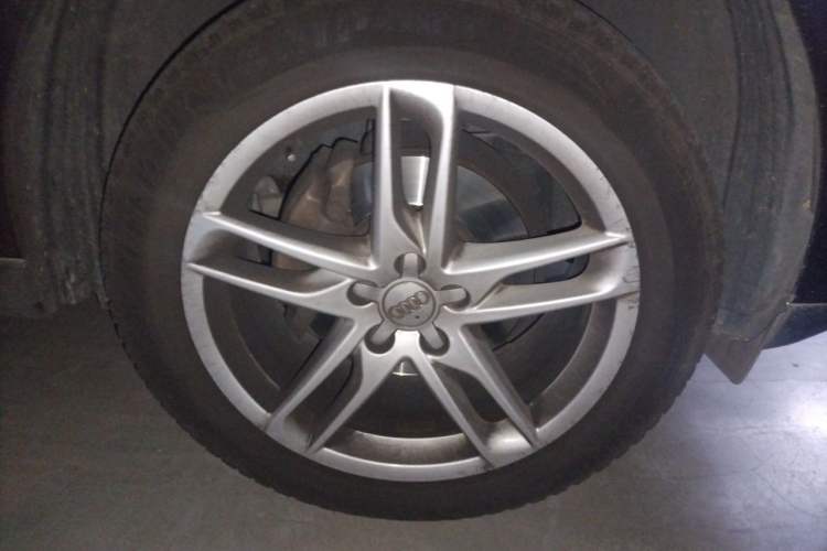 Used Audi Q5 2016 40 TFSI Comfort Model Right Front Wheel Hub