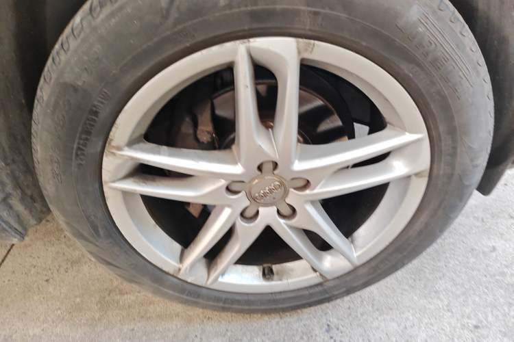 Used Audi Q5 2016 40 TFSI Comfort Model Right Front Wheel Hub