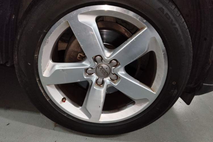 Used Audi Q5 2016 40 TFSI Technology Edition Right Front Wheel Hub