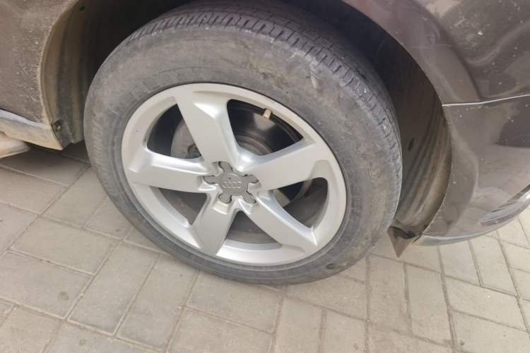 Used Audi Q5 2016 40 TFSI Trendy Edition Right Front Wheel Hub