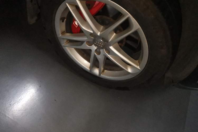 Used Audi Q5 2016 40 TFSI Comfort Model Right Front Wheel Hub