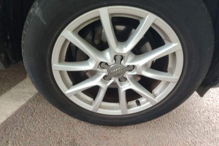 Used Audi Q5 2016 40 TFSI Trendy Edition Right Front Wheel Hub