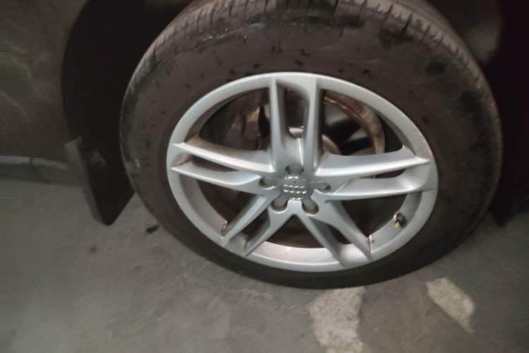 Used Audi Q5 2016 40 TFSI Comfort Model Right Front Wheel Hub