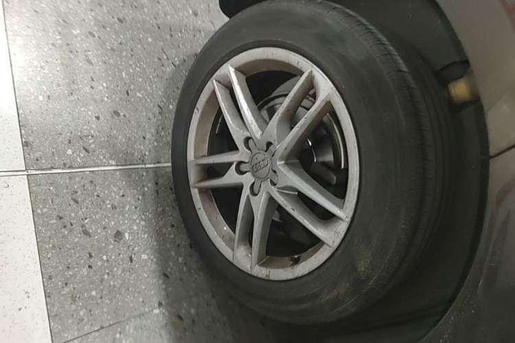 Used Audi Q5 2016 40 TFSI Comfort Model Right Rear Wheel Hub