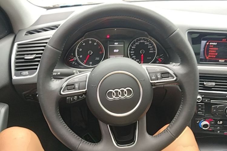 Used Audi Q5 2016 40 TFSI Technology Edition Steering Wheel