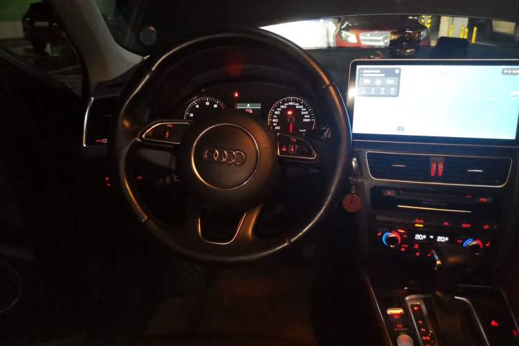 Used Audi Q5 2016 40 TFSI Comfort Model Steering Wheel