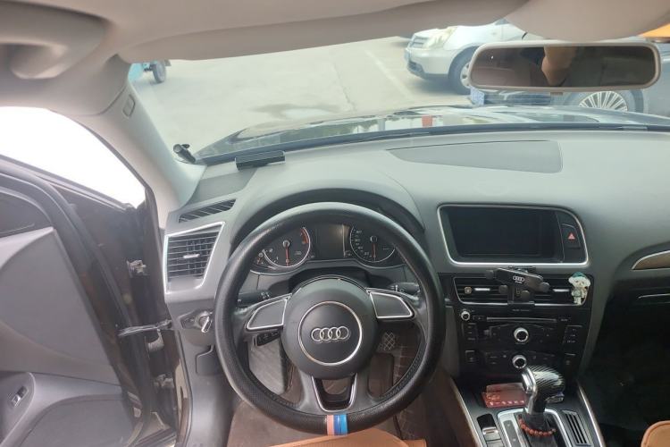 Used Audi Q5 2016 40 TFSI Trendy Edition Steering Wheel