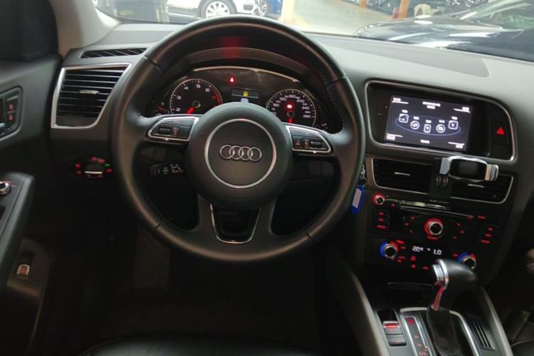 Used Audi Q5 2016 40 TFSI Trendy Edition Steering Wheel
