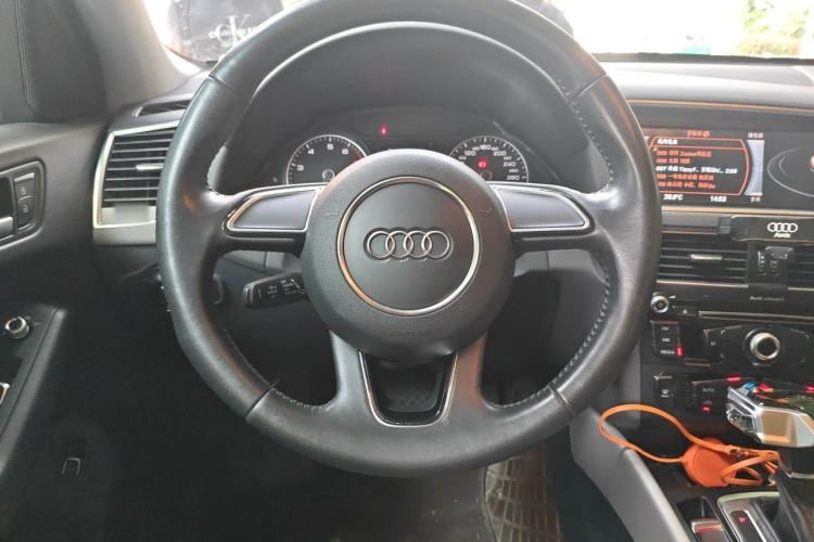 Used Audi Q5 2016 40 TFSI Trendy Edition Steering Wheel