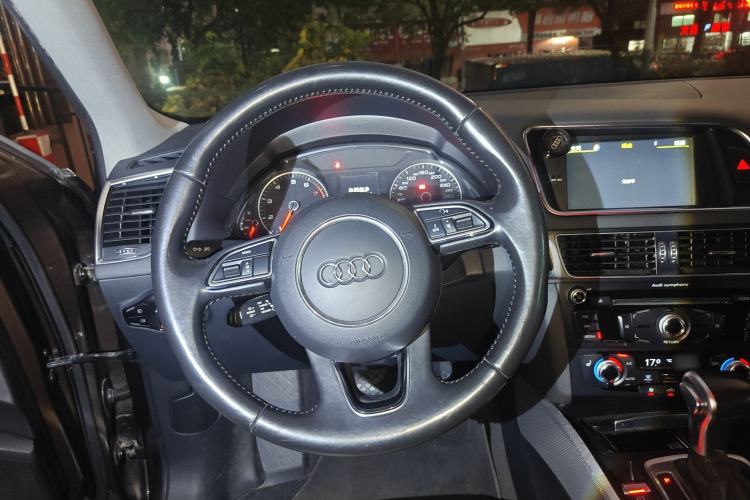 Used Audi Q5 2016 40 TFSI Technology Edition Steering Wheel
