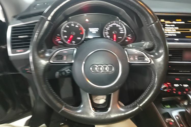 Used Audi Q5 2016 40 TFSI Comfort Model Steering Wheel