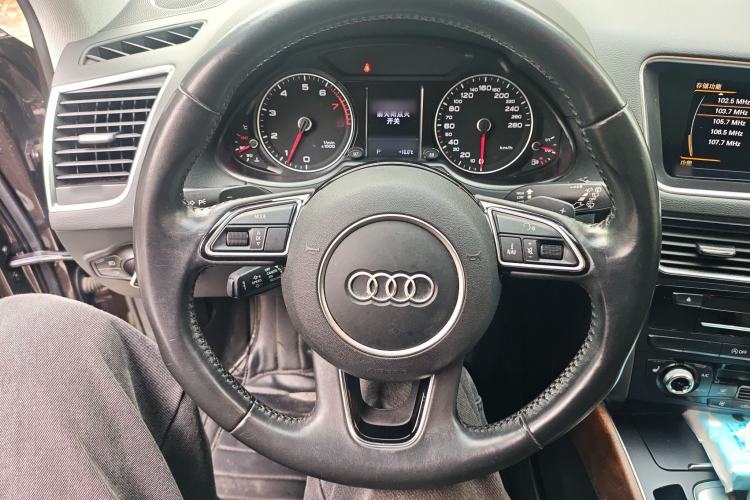 Used Audi Q5 2016 40 TFSI Comfort Model Steering Wheel