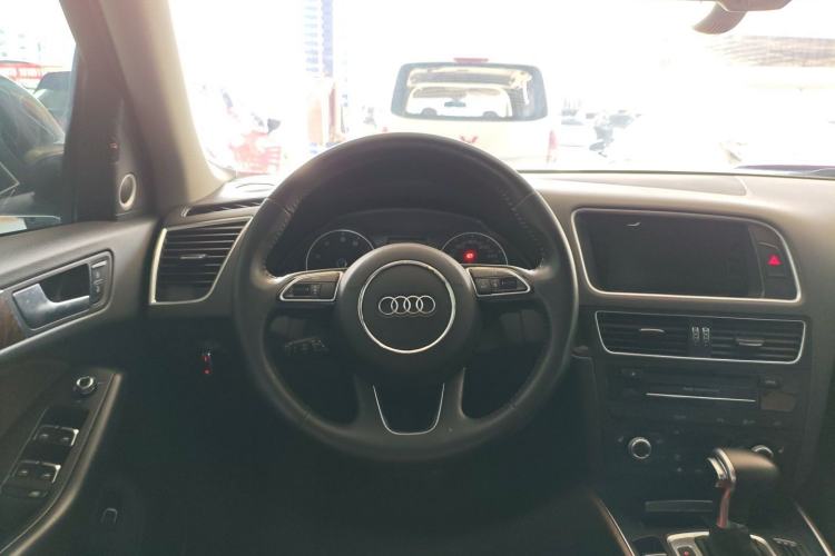Used Audi Q5 2016 40 TFSI Comfort Model Steering Wheel