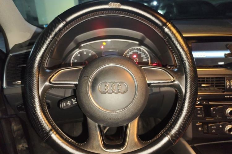 Used Audi Q5 2016 40 TFSI Trendy Edition Steering Wheel