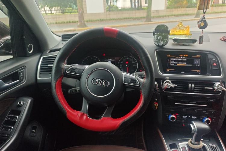 Used Audi Q5 2016 40 TFSI Comfort Model Steering Wheel