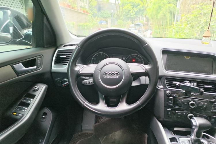 Used Audi Q5 2016 40 TFSI Trendy Edition Steering Wheel