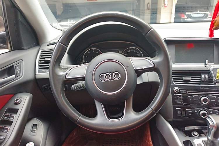 Used Audi Q5 2016 40 TFSI Trendy Edition Steering Wheel