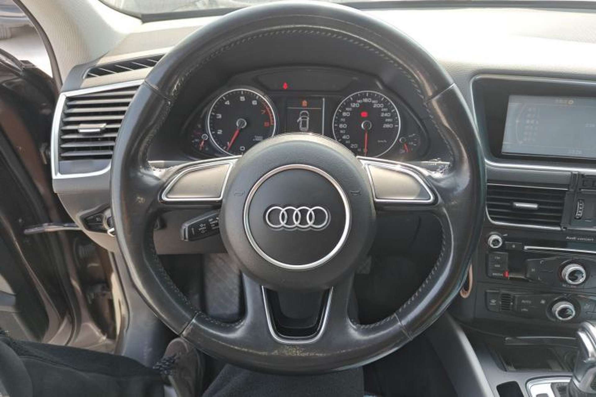 Used Audi Q5 2016 40 TFSI Trendy Edition Steering Wheel