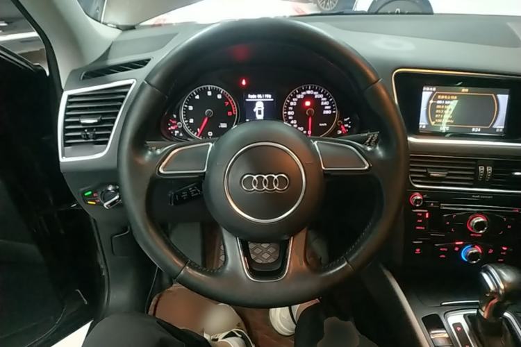 Used Audi Q5 2016 40 TFSI Trendy Edition Steering Wheel