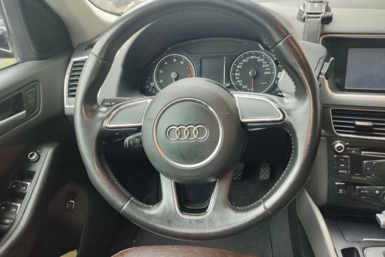 Used Audi Q5 2016 40 TFSI Trendy Edition Steering Wheel