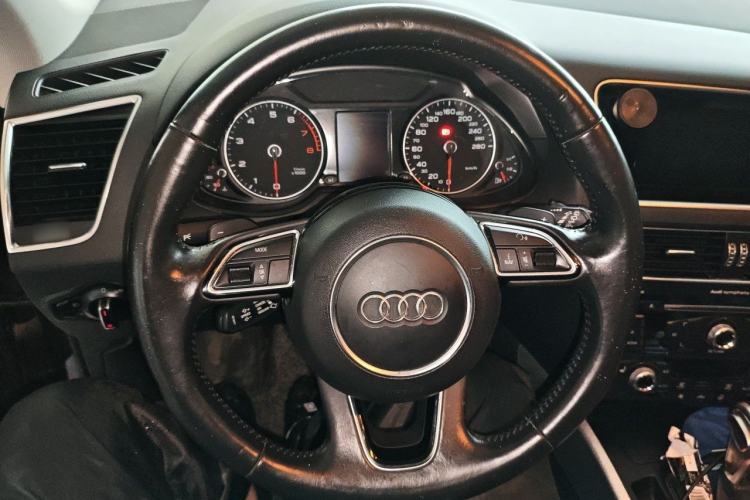 Used Audi Q5 2016 40 TFSI Technology Edition Steering Wheel