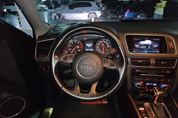 Used Audi Q5 2016 40 TFSI Comfort Model Steering Wheel