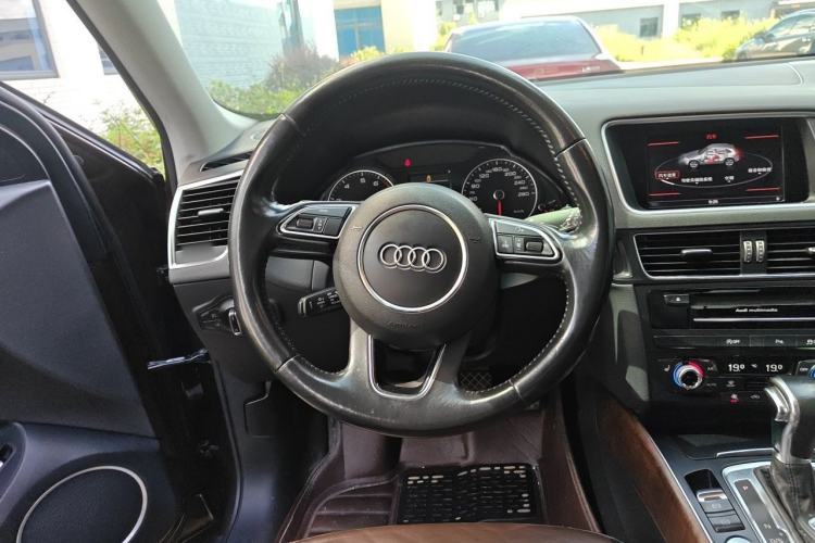 Used Audi Q5 2016 40 TFSI Comfort Model Steering Wheel