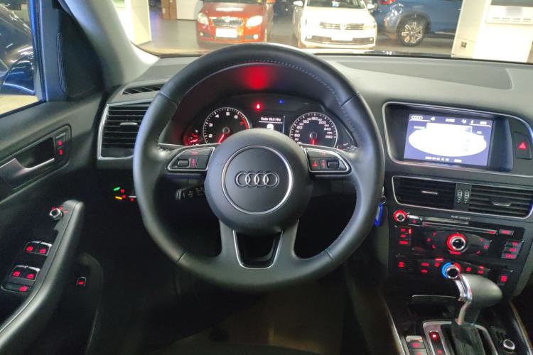 Used Audi Q5 2016 40 TFSI Trendy Edition Steering Wheel