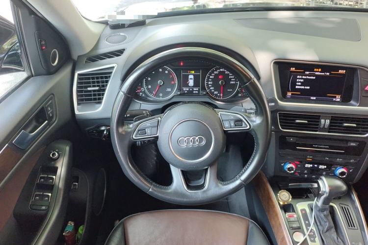 Used Audi Q5 2016 40 TFSI Comfort Model Steering Wheel