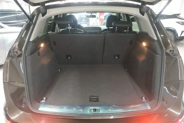 Used Audi Q5 2016 40 TFSI Trendy Edition Trunk