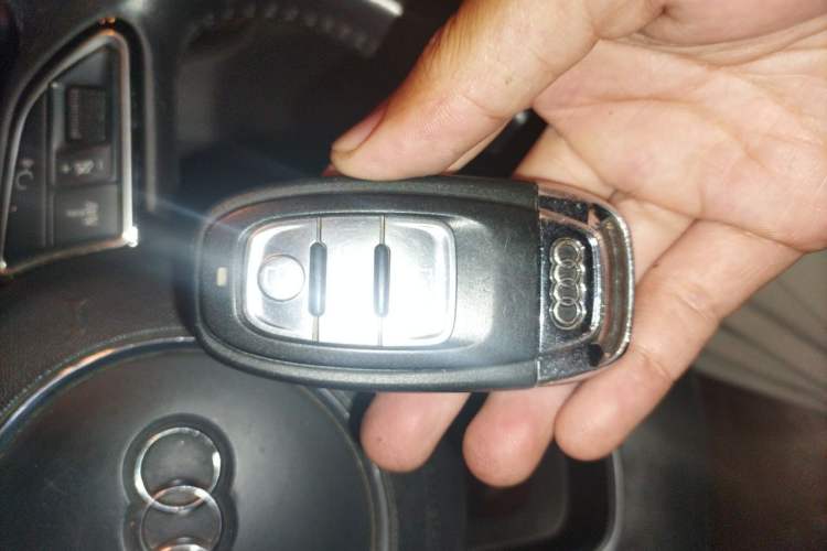 Used Audi Q5 2016 40 TFSI Comfort Model Vehicle Key