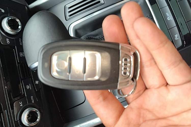 Used Audi Q5 2016 40 TFSI Technology Edition Vehicle Key