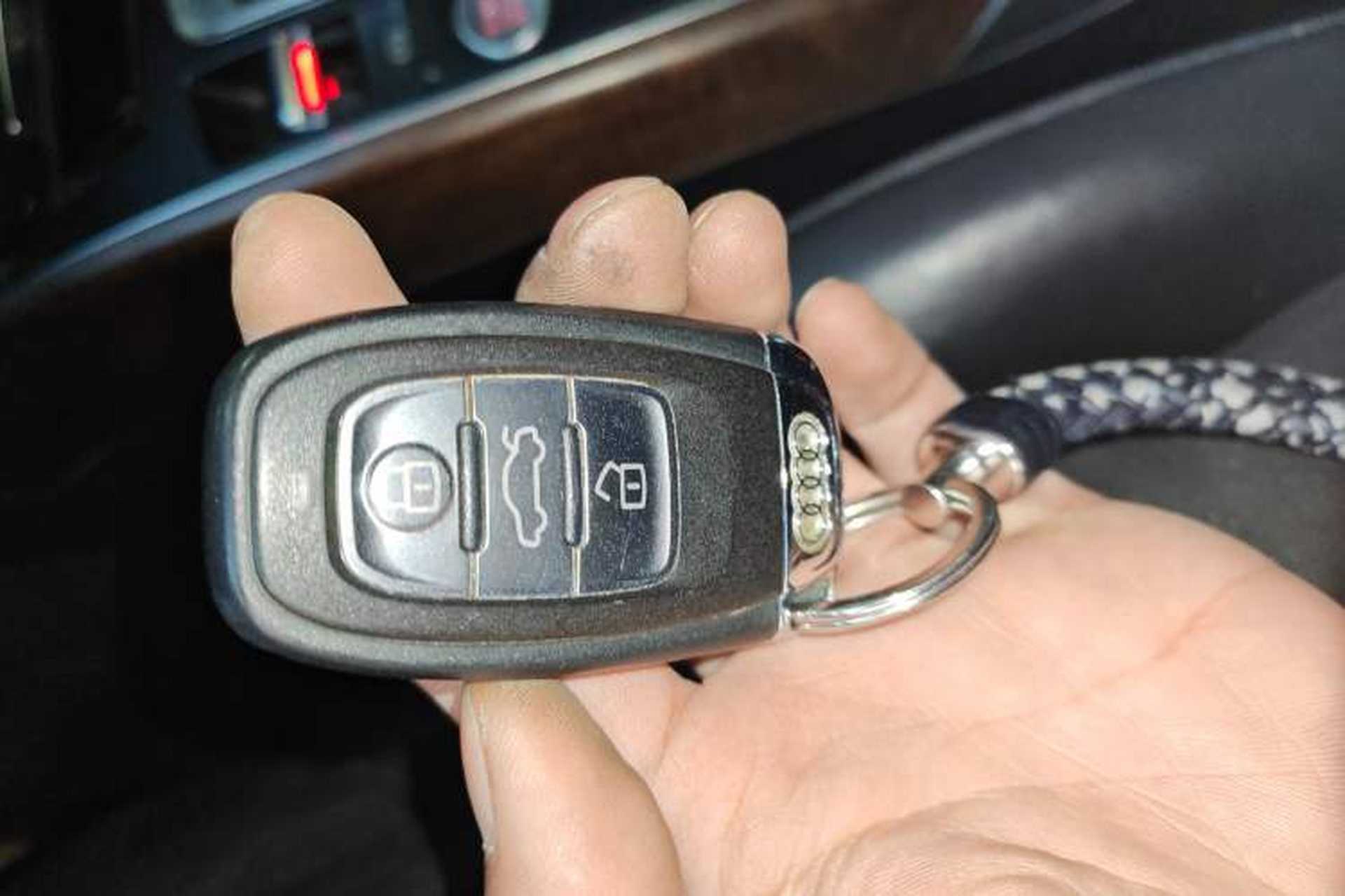 Used Audi Q5 2016 40 TFSI Comfort Model Vehicle Key