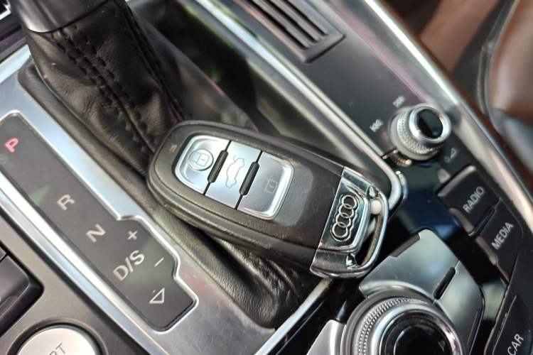 Used Audi Q5 2016 40 TFSI Comfort Model Vehicle Key