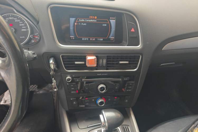 Used Audi Q5 2016 40 TFSI Trendy Edition Audio And AC Panel