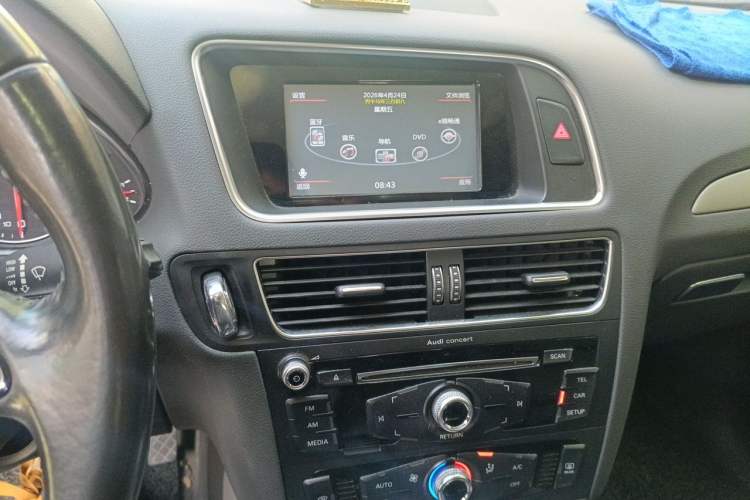 Used Audi Q5 2016 40 TFSI Trendy Edition Audio And AC Panel
