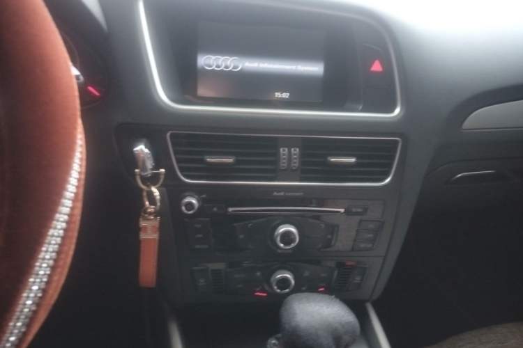 Used Audi Q5 2016 40 TFSI Technology Edition Audio And AC Panel