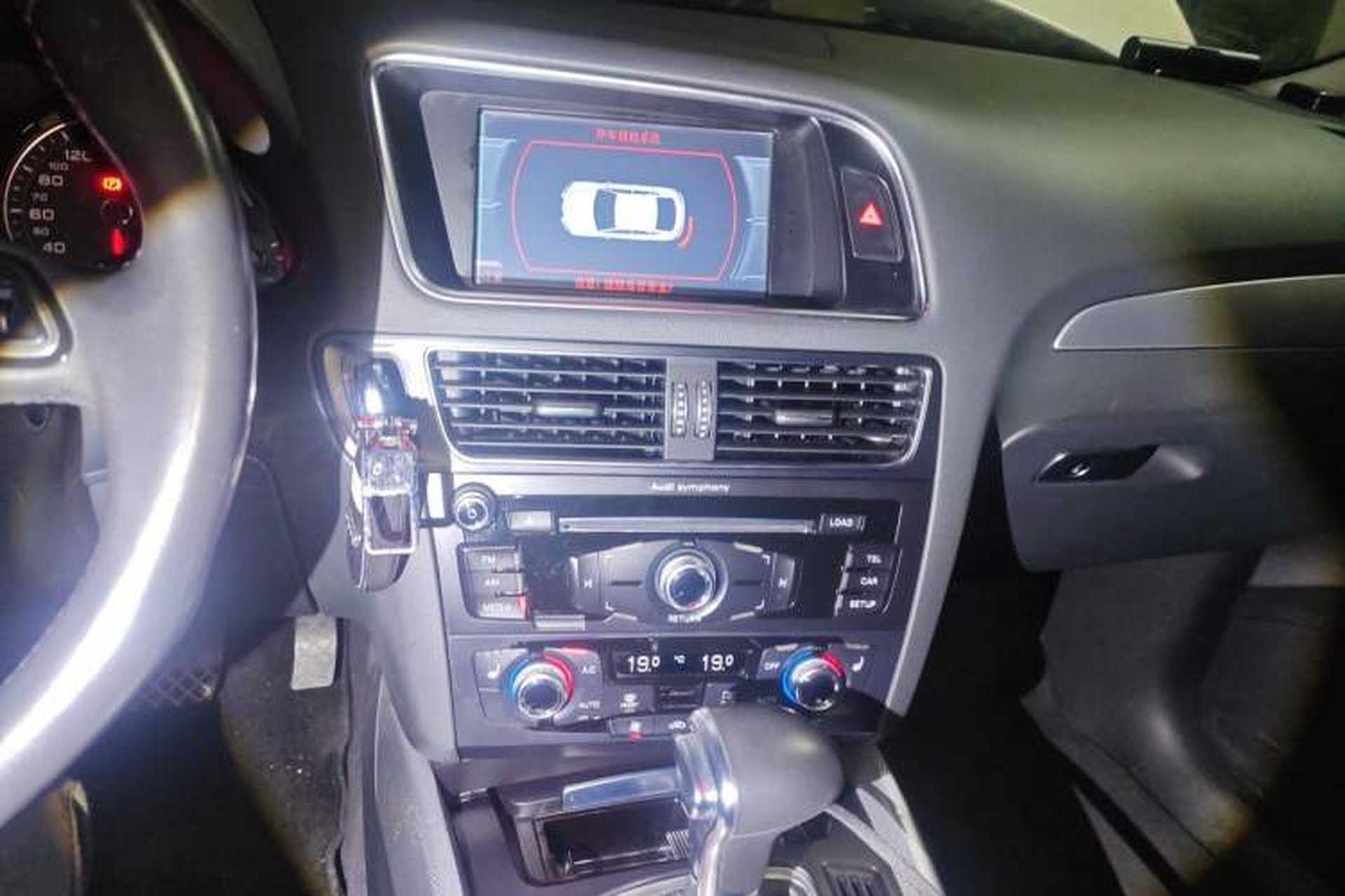 Used Audi Q5 2016 40 TFSI Technology Edition Audio And AC Panel
