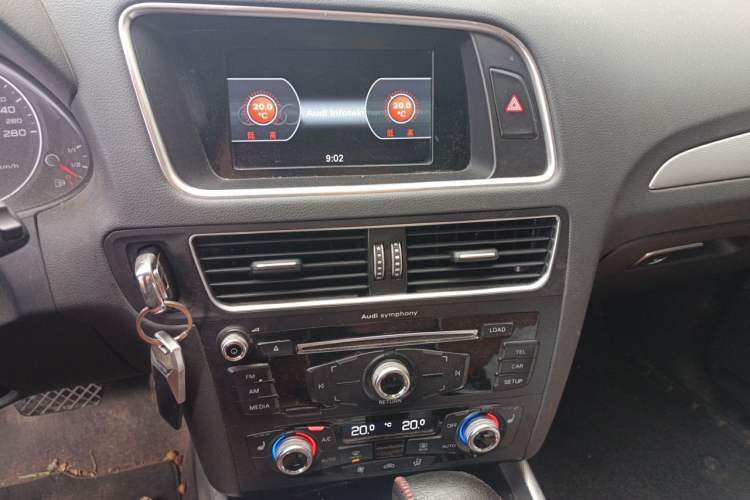 Used Audi Q5 2016 40 TFSI Technology Edition Audio And AC Panel