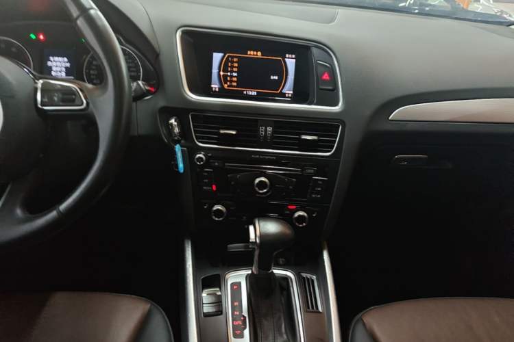 Used Audi Q5 2016 40 TFSI Technology Edition Audio And AC Panel