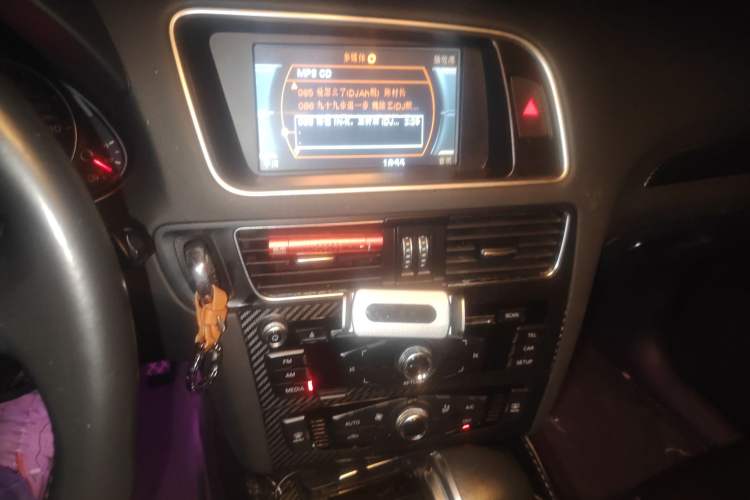 Used Audi Q5 2016 40 TFSI Trendy Edition Audio And AC Panel
