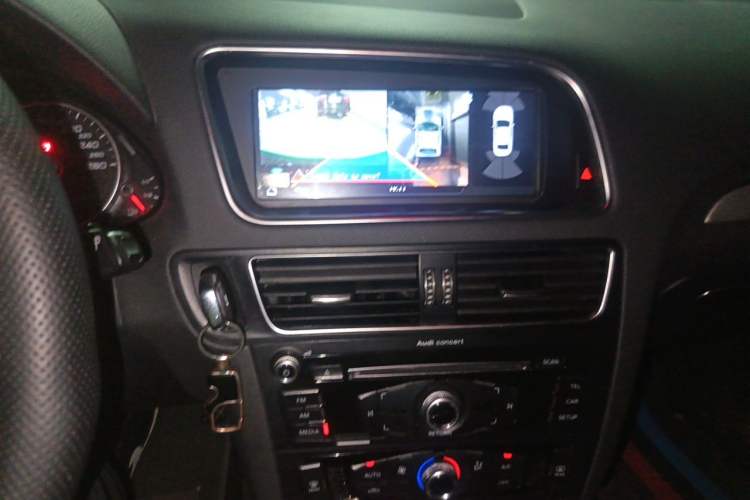 Used Audi Q5 2016 40 TFSI Technology Edition Audio And AC Panel