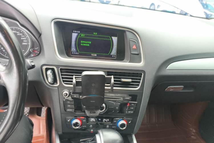 Used Audi Q5 2016 40 TFSI Technology Edition Audio And AC Panel