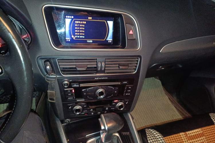 Used Audi Q5 2016 40 TFSI Technology Edition Audio And AC Panel