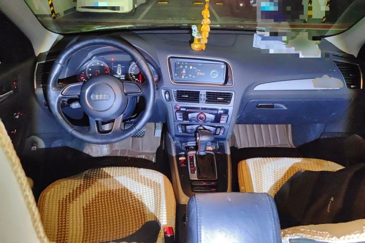 Used Audi Q5 2016 40 TFSI Trendy Edition Center Console