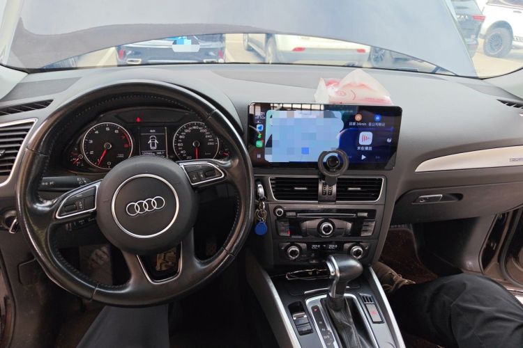 Used Audi Q5 2016 40 TFSI Technology Edition Center Console